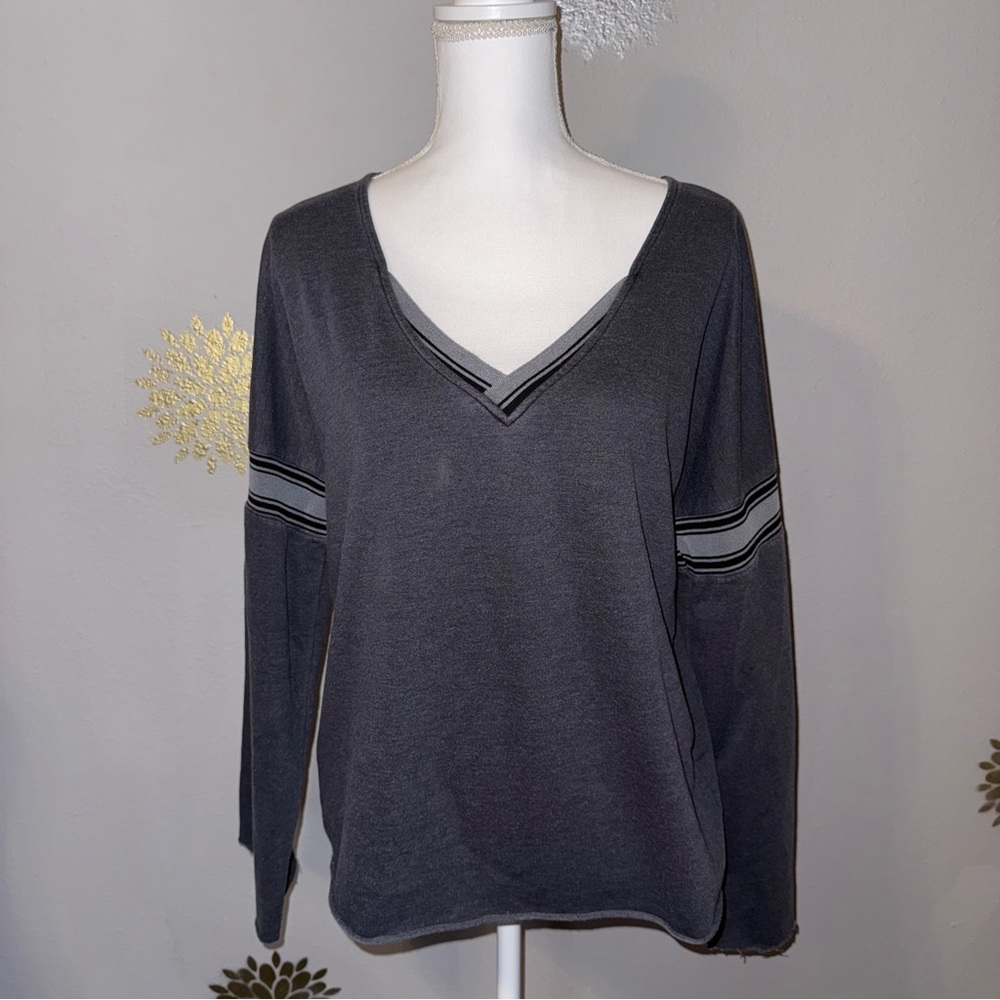 Authentic Anthropologie Gray Distressed V-Neck Long Sleeve Sweatshirt Ladies Med